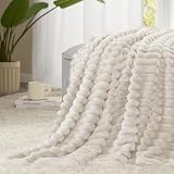 WAVVE Kuscheldecke Flauschig Decke Klein Beige 130x150cm - weiche Flanell Fleecedecke, Sofadecke & Couchdecke, Warme Korddecke für Wohnzimmer Deko, Gemütlicher Sofaüberwurf Tagesdecke
