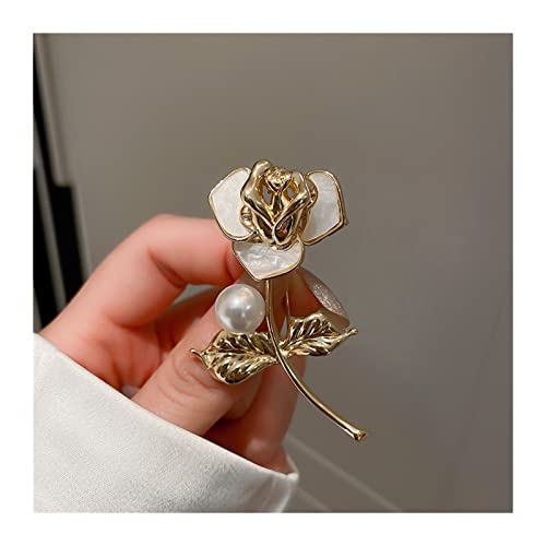 Broche fleur de perle pour ajuster un décolleté ou fermer une veste