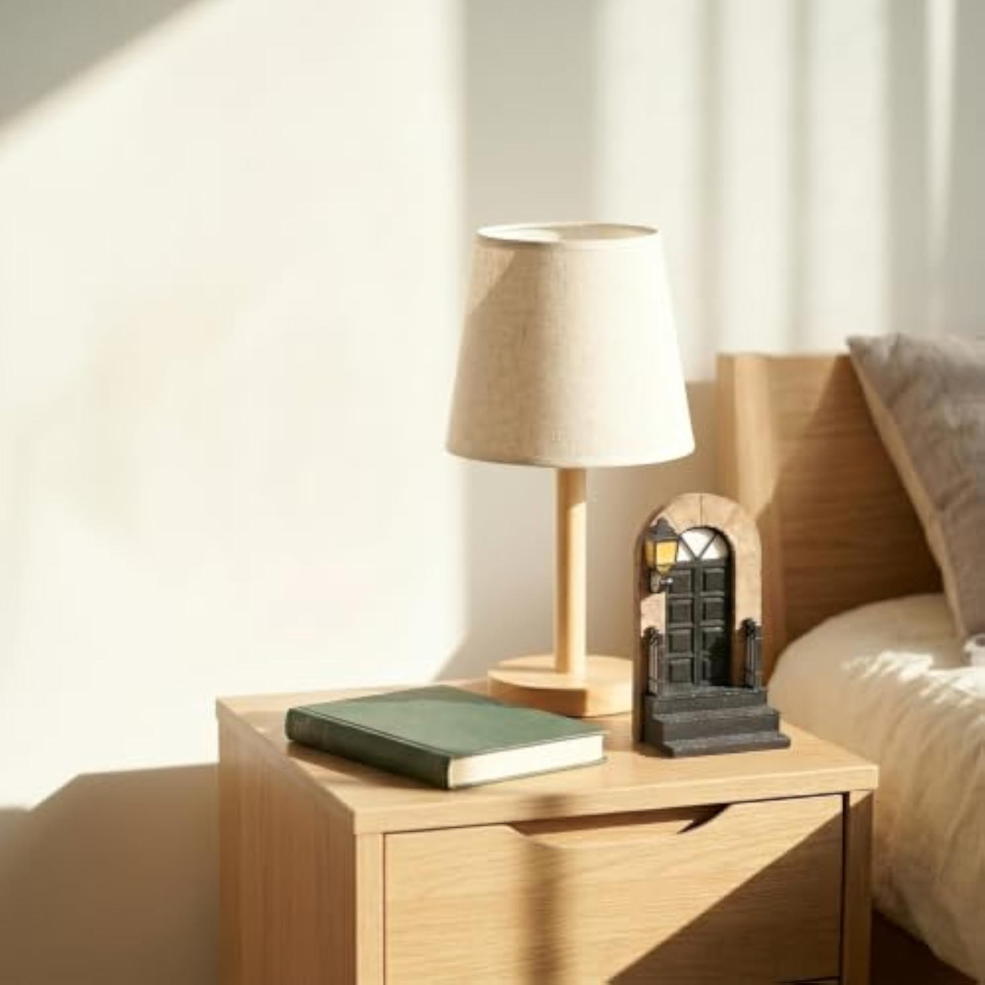 Decorative Bookend with Lighted Lantern