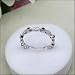 Imagen de Anillo de boda apilable de oro de 10 quilates con zafiro azul y diamantes blancos estilo vintage para mujer