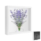 Facile da decorare: aprire la piastra di legno sul retro del telaio e rimuovere il cartone bianco per creare un collage personale. È possibile appendere foto, esemplari decorativi e altro ancora nella cornice degli oggetti, rendendolo un ottimo regalo o display.