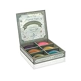 Caja Lujosa con 6 jabones aromáticos de Glicerina. Además de mantener una hidratación de la piel más profunda y prolongada son también antidepresivos, relajantes, aliviadores de la fatiga, exfoliantes, estimulan el equilibrio mente y cuerpo.