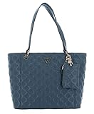guess tasche schwarz blau Diese GUESS Tasche zieht mit ihrer modernen Form, dem schlichten Logo Muster und den edlen Details alle Blicke auf sich. Das geräumige Hauptfach des Shoppers bietet ausreichend Stauraum für all Ihre Habseligkeiten. Eine stilvolle Utensilientasche rundet den Look gekonnt ab Maße: 41 x 27 x 5 cm