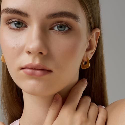 Image of FRUMOS 18K Gold Plated Chunky Hoop Earrings for Women Fashion Thick Gold Hoops Set Jewelry for Birthday Christmas Gifts