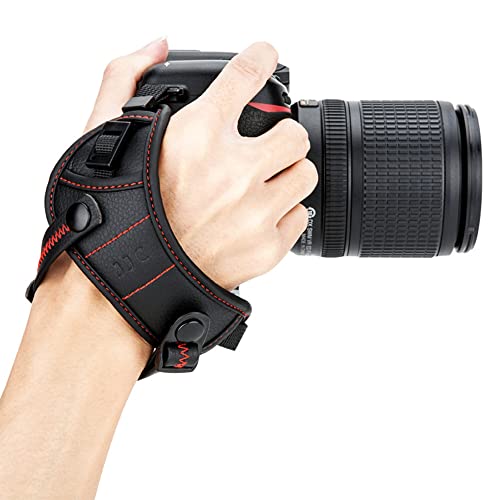 Nikon D5500 デジタル一眼レフカメラ　肩紐　ケース付 ニコン デジタル一眼 Nikon D5500 レンズキット レッド 中古