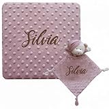 ⭐5:Broderie soignée et résistante réalisée sur la couverture et le doudou afin de conserver un souvenir durable même après plusieurs lavages.