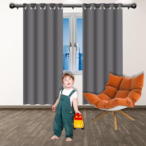 Rideau occultant salon gris clair idéal pour créer un espace cocooning - 2