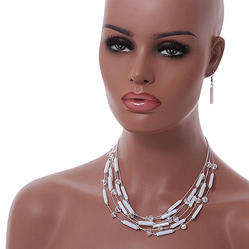 Collar y pendientes de gota: el conjunto luminoso que resalta tu rostro 2