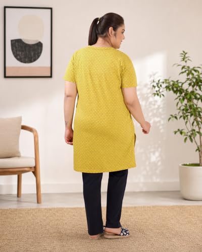 Image of In Love Women's All-Over Printed Cotton Plus Size Longline T-Shirt with Pockets
