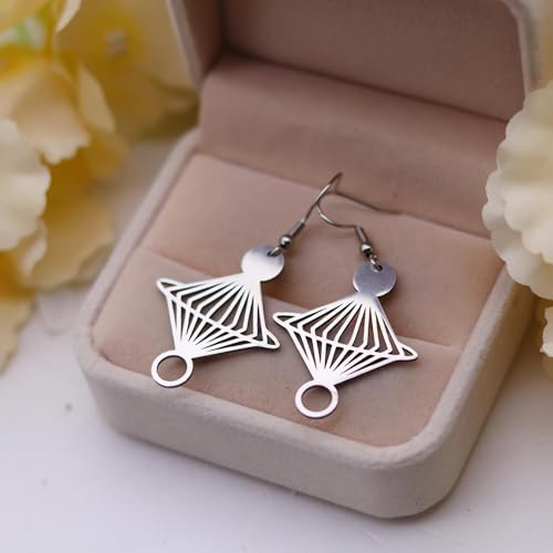 Pendientes de rombo con acabado refinado y diseño estructural 2