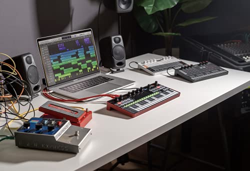 UNO Synth Pro Desktop IK Multimedia synthétiseur analogique