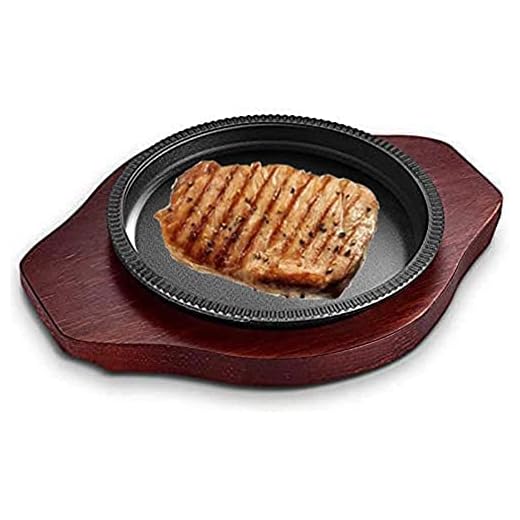 XKUN Kryddat gjutjärn pizza stekpanna med handtag och träbas för restaurang försörjning hem och kök matlagning tillbehör perfekt för panna grillning kött skaldjur (Storlek: 23 cm)