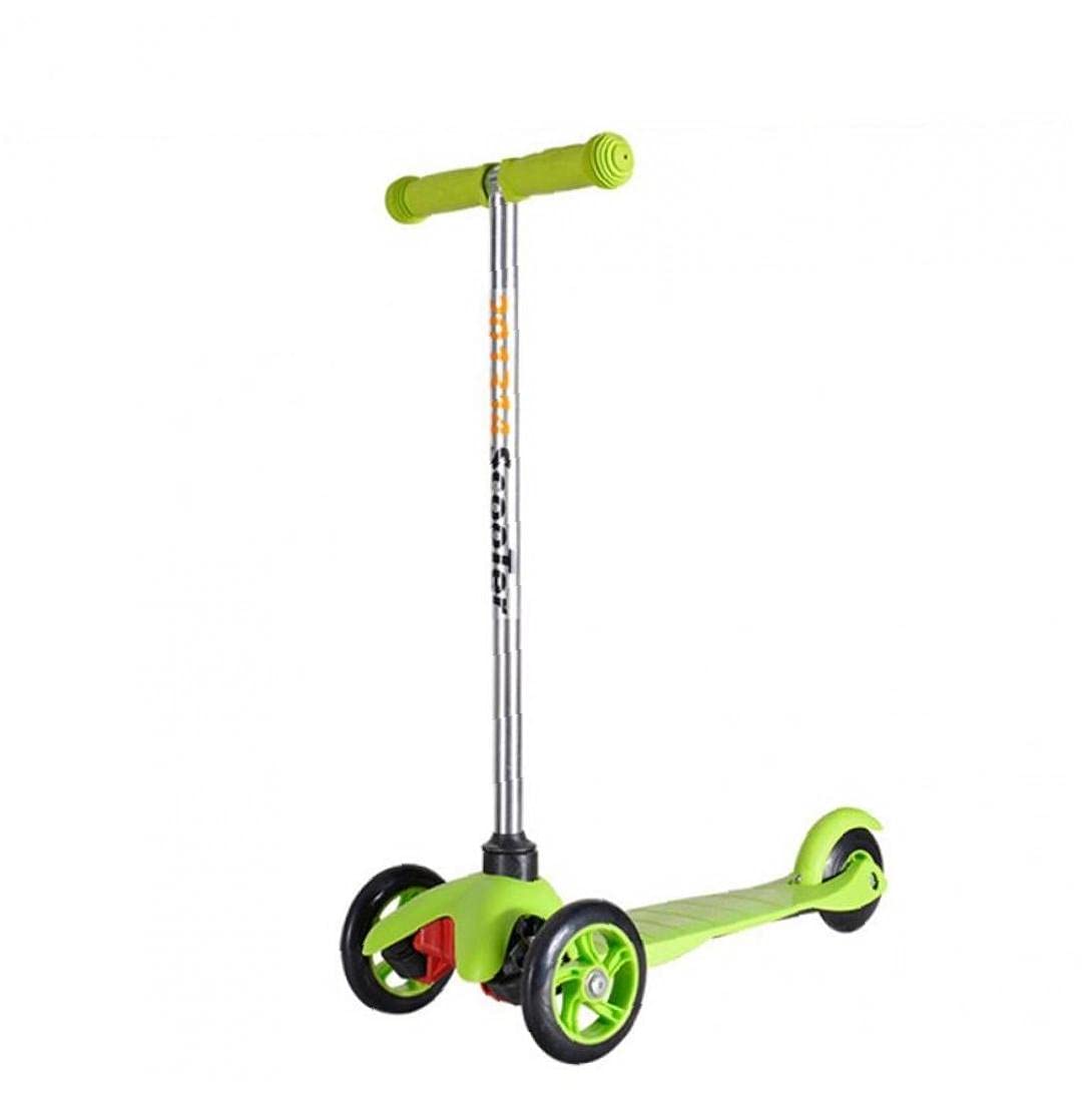 Mani Dei Bambini Che Tengono Il Motorino Del Manubrio Immagine Stock Mani Dei Bambini Che Tengono Il Motorino Del Manubrio Immagine Stock