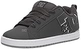 Parte superior: la parte superior Court Graffik está fabricada con cuero, nobuck o gamuza y cuenta con el logotipo de DC. Combina los graffiks de la pista con camisetas DC, sombreros, sudaderas con capucha, camisas, pantalones, chaquetas y más