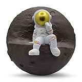 Generisch Wand-Deko Astronauten-Figur auf dem Mond (Variante: sitzend) aus Kunstharz im nordic scandi Stil fuer modernes Wohnzimmer Schlafzimmer (21,5x21,5x9 cm) 750 Gramm schwer