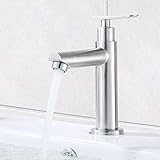 Der Kaltwasserhahn ist auf eine haltbare Keramik- und verchromte Oberfläche zurückzuführen.