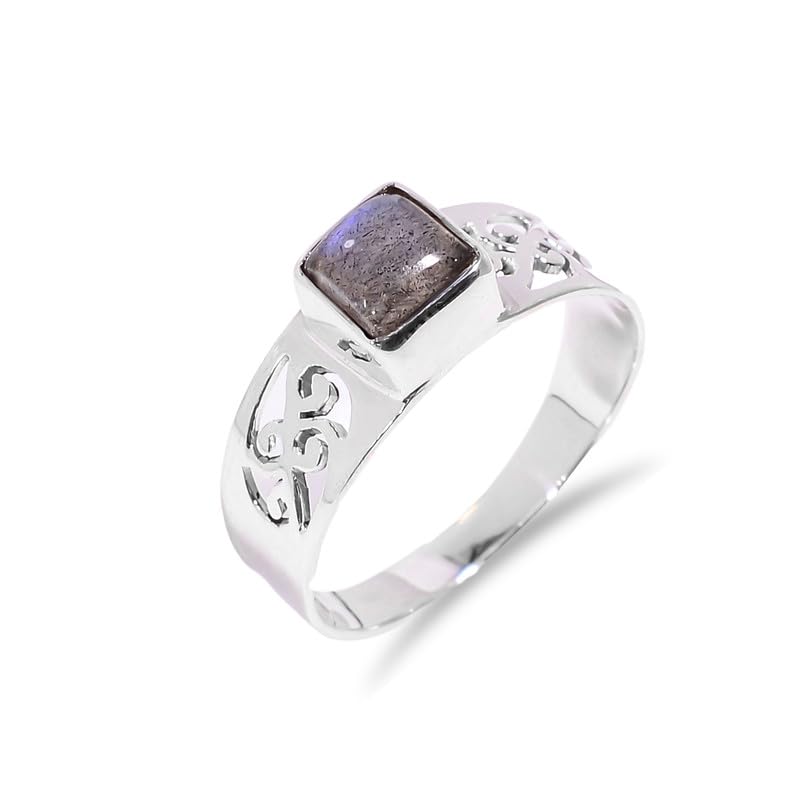 Bague solitaire vintage en argent pour sublimer vos tenues