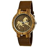 Handgefertigte Holzwerk Germany  Armbanduhr mit Pferdemotiv aus robustem Naturholz in Braun! Die Uhr ist ein absolutes Leichtgewicht,daher besonders angenehm zu tragen :) Die Uhr wirkt durch ihr wunderschönes Armband aus Leder herrlich elegant und fällt sofort ins Auge. Das schicke Gehäuse aus Holz mit einem schlicht gestalteten Ziffernblatt rundet das tolle Design sehr modern ab!