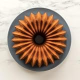 Brilliance Bundt patelnia, odlewana aluminiowa forma do ciasta z promiennym wzorem, naczynia do pieczenia premium wyprodukowane w USA, złota