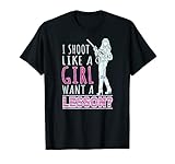 ¿Todavía estás buscando divertidos diseños de pistolas de segunda enmienda Pro Gun Law Guns Lover Girls? Haz una declaración con este texto "I Shoot Like A Girl Want A Lesson? Tee. Las mujeres que manejan pistolas o cualquier arma de fuego son pollitos malos. No quieres ensuciar con ellos.