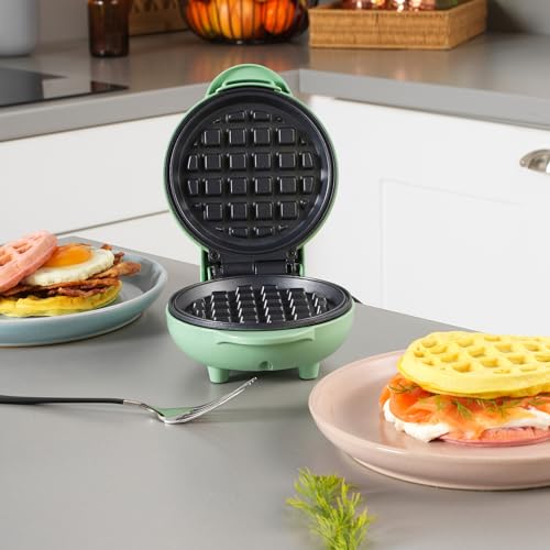Giles & Posner EK4214GSGR Mini Waffle Maker – Non-Stick Waffle Iron Machine, For Belgian & American Style Waffles, Sweet/Savoury Snacks Desserts, Compact, 11.5 cm Round Cooking Plate, Pastel Green