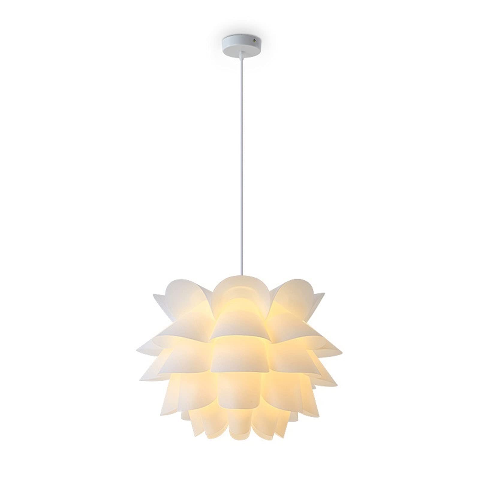 Plafonnier vintage en PVC pour éclairer une salle à manger sombre