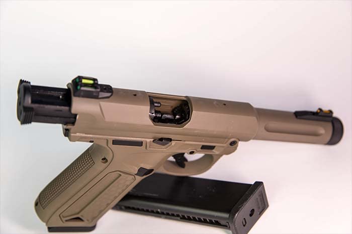 Pistola Airsoft GBB AAP-01 Assassin Action Army Color Tan réplica Escala 1:1 Potencia 1 Julio 6 mm. Semi y Auto