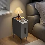 Construction durable : table de chevet fabriquée avec un cadre en bois massif et une surface en cuir synthétique pour une qualité durable