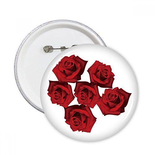 Badge rond fleur rose rouge sur veste en jean pour un look bohème