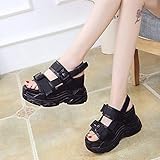 Detalles: texturas atractivas y decoraciones cortadas con láser dan a estas sandalias de cuña para mujer un toque de estilo.