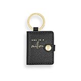 Verfügt über einen goldfarbenen Metall-Schlüsselanhänger; inneres Foto-Display für 2 persönliche Miniatur-Drucke; aus 100 % veganem Leder mit einer weichen Kieselstein-Oberfläche