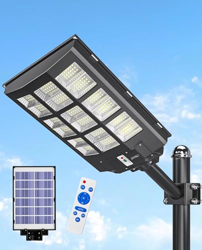 3 Modalità di illuminazione e telecomando wireless: 1. Sensore di movimento: Le nostre luci di inondazione solari mantengono un'illuminazione al 30% di potenza fino a quando non viene rilevato un movimento, regolando automaticamente l'illuminazione al 100% di luminosità, per poi tornare al 30% di luminosità di potenza dopo che la persona lascia 20s; 2. Dal tramonto all'alba: i lampioni si accendono automaticamente al crepuscolo e si spengono automaticamente all'alba; 3. Sempre illuminazione: il lampione rimane acceso al 100% di luminosità, 10 livelli di luminosità possono essere regolati. Il telecomando offre 3 set di temporizzazione: 3H/5H/8H