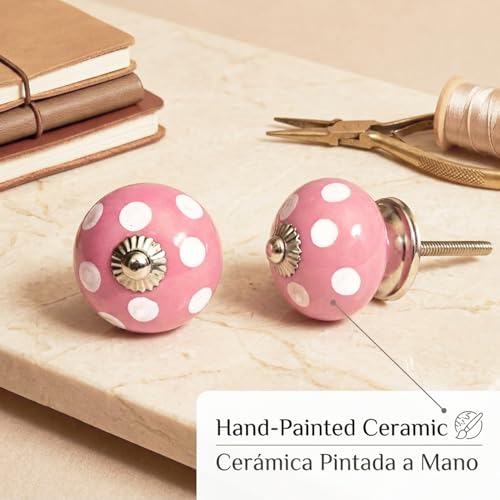 Set von 8 Keramikknöpfen in Weiß und Rosa, handbemalt mit verschiedenen Designs. Handgefertigte Griffe für Schränke, Schubladen, Kommoden und Kleiderbügel. Klassische Knöpfe mit 40 mm Durchmesser.