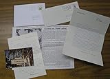  Konvolut mit 2 Briefen in Maschinenschrift, beide hnadschriftlich signiert. Empfänger ist der ehemalige Berliner Oberamtsrat Dieter Arnim Höllger. - Thema der Briefe ist der Vater der Schreiberin