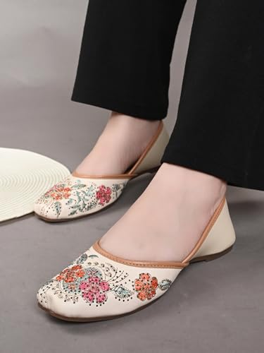 Image of XE Looks Beautiful & Comfortable Ethnic Sandal & Occational Jutti For Women & Girls