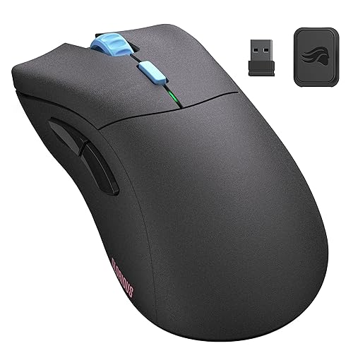 Batteria robusta, durevole ed estesa: un'altra caratteristica ineguagliabile che rende il modello D Forge il miglior mouse da gioco è il suo resistente Glorious Switch valutato per 80 milioni di clic, garantendo affidabilità e longevità. Impegnati in un gameplay prolungato con la straordinaria durata della batteria del Model D Forge che supera le 80 ore.
