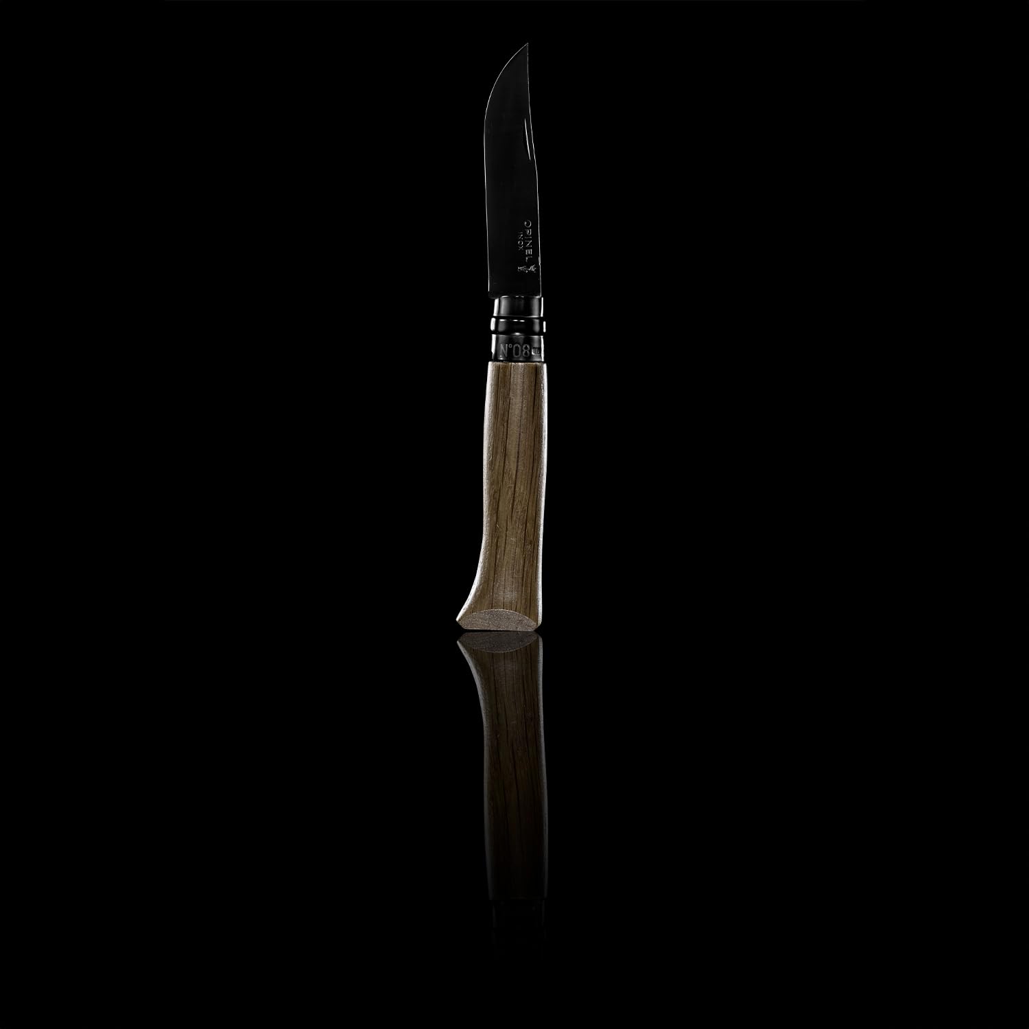 Opinel - N°08 Couteau Pliant - Lame Inox Finition Noire - Manche Chêne - Coupe Parfaite, Entretien Facile - Bague de Sécurité Virobloc - Fabrication France