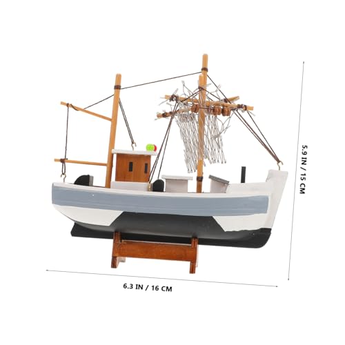 Barco de vela de madera para decorar un salón costero con un ambiente versátil y luminoso 3