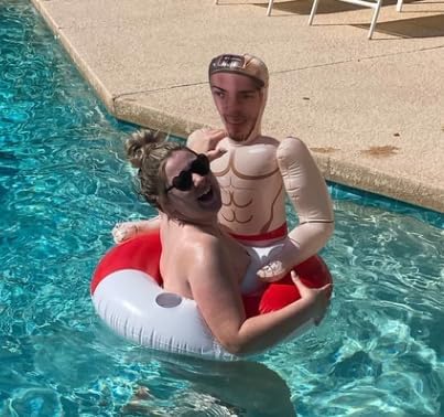 Miniatura 3 de Generic Divertido flotador de piscina  Amigos de piscina  Fiesta de piscina para adultos  Flotadores divertidos para adultos  Flotador salvavidas