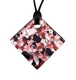42 cm à 46 cm. Collier en cordon coloré avec fermoir mousqueton