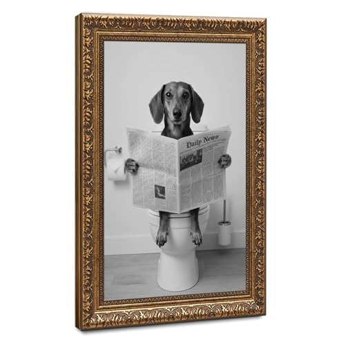 Toile teckel aux toilettes pour habiller un mur vide de salle de bain avec originalité