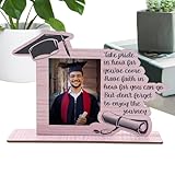 Pantalla ajustable y segura: el marco de fotos de graduación cuenta con un soporte trasero ajustable para una presentación estable, esquinas redondeadas suaves para mayor seguridad y un diseño atractivo que garantiza practicidad y mejora cualquier entorno con su elegante vitrina