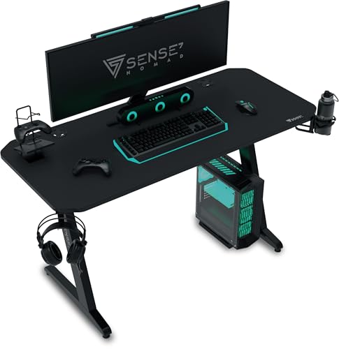 SENSE7 Nomad Basic Bureau, Table de Jeu 140 x 60, Support PC avec Crochet pour Casque, Porte-gobelet, Support pour Manette, Table d'ordinateur de Jeu avec...