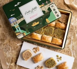 バクラヴァ　ガラタタワーアソート 16個入　お菓子　トルコ　ピスタチオ　缶付き