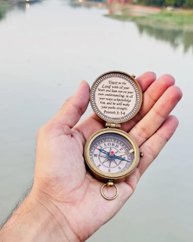 Brújula de latón antigua con proverbios 3:5-6 – Regalo inspirador con caja de madera miniatura 5