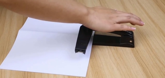 XUBX Agrafeuse Pivotante 360° Avec 1000 Agrafes - Agrafeuse Métal Antidérapante Pour Bureau Maison École