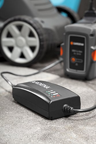 Gardena Schnell-Ladegerät QC40: Zubehör für 40 V Gardena Akkus wie BLi-40/100 oder BLi-40/160, lädt schneller als ein normales Ladegerät… – Ansicht 3