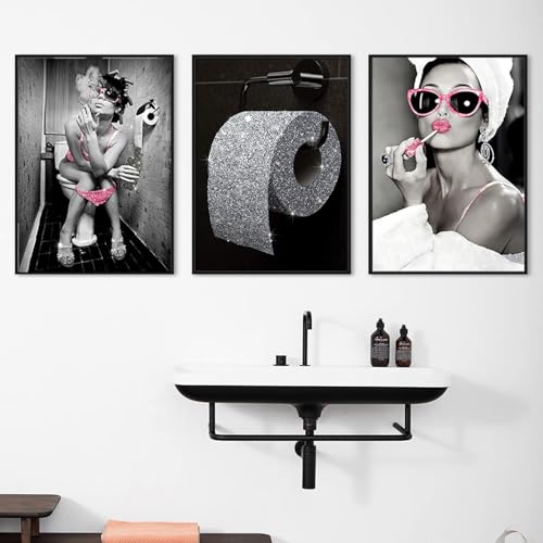 Poster noir et blanc femme fumeuse pour créer un arrière-plan chic de maison contemporaine