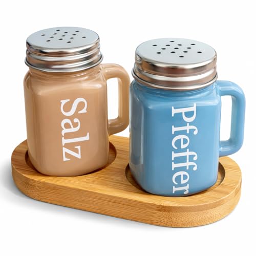 AG Salz- & Pfefferstreuer Set mit Bambus Tablett – Glas Streuer mit Edelstahl Deckel – Retro Design Küchenaccessoire & Tischdeko – Perfekt als Geschenkidee für Küche, Einzug & Hochzeit