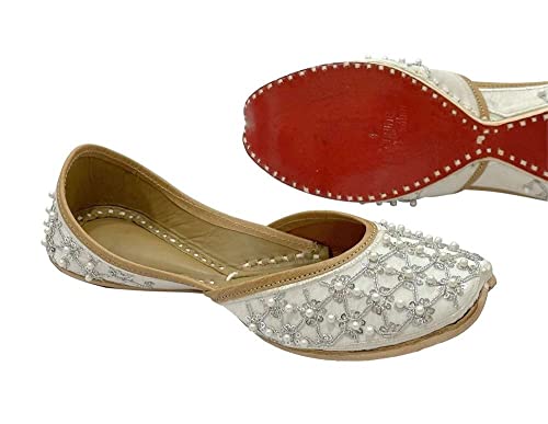 Ladies Punjabi Juti for Bridal Ethnic Wedding Mojaris for Women Flat Shoes White4